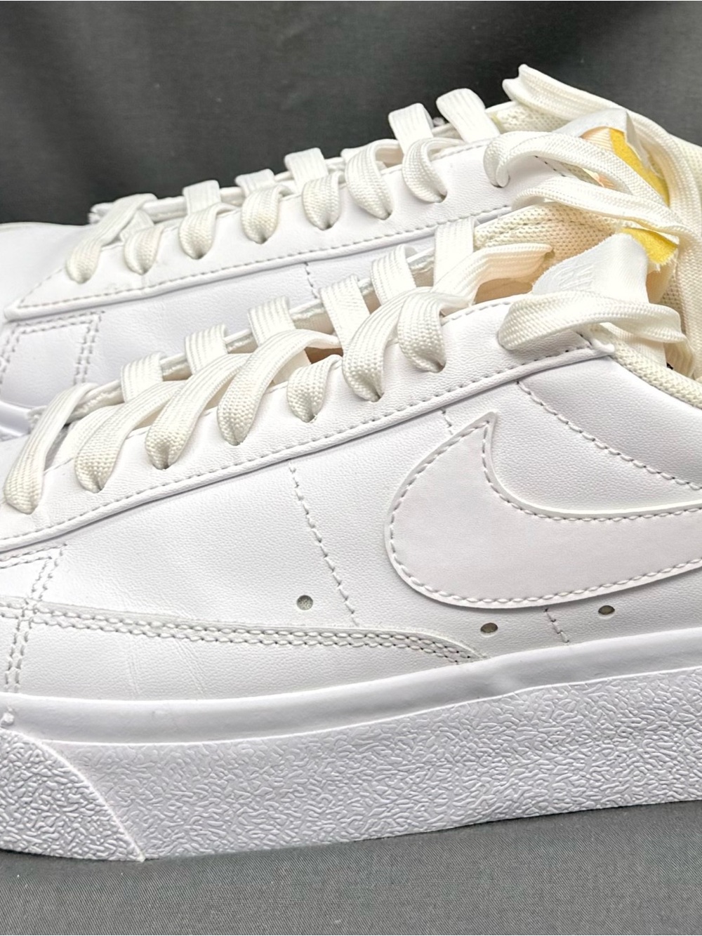 Nike Blazer Low LE  women sneakers triple white leather - Picture 2 of 7